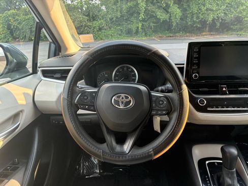 Used 2020 Toyota Corolla LE FWD image 28