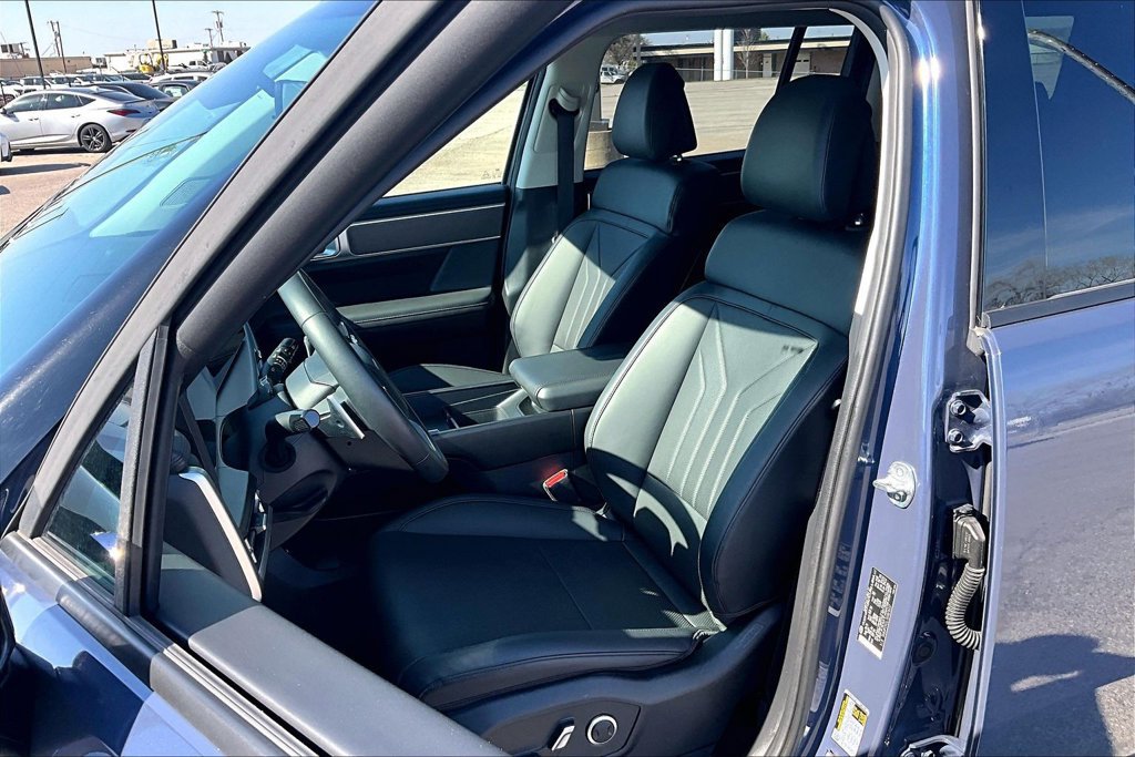 Used 2025 Hyundai Santa Fe SEL FWD image 32