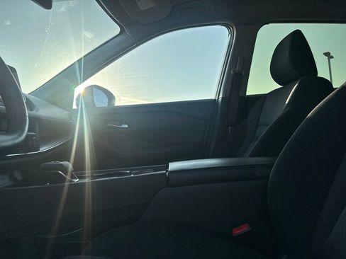 Certified 2025 Nissan Rogue SV FWD image 38