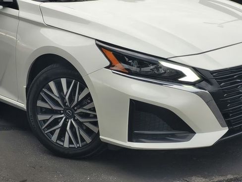 Used 2024 Nissan Altima 2.5 SV image 3