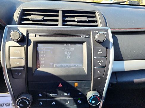 Used 2017 Toyota Camry SE image 16