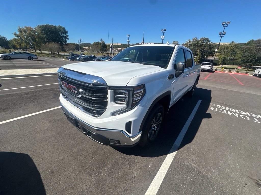Used 2025 GMC Sierra 1500 SLT AWD/4WD image 3