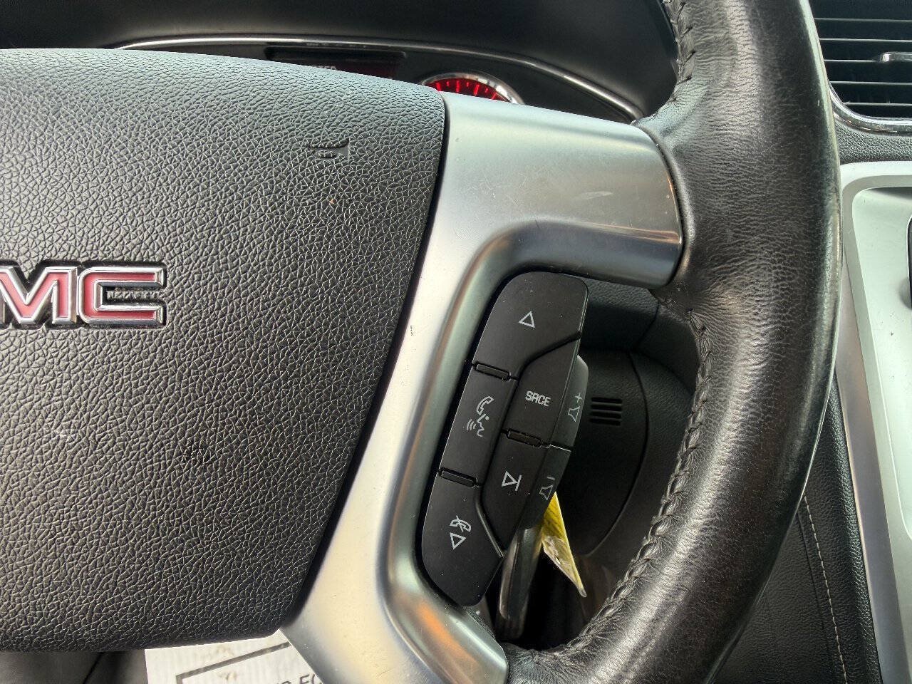 Used 2016 GMC Acadia SLE FWD image 16