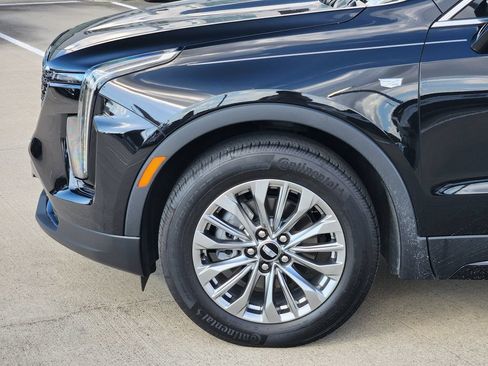 Used 2024 Cadillac XT4 Premium Luxury w/ Technology Package FWD image 8