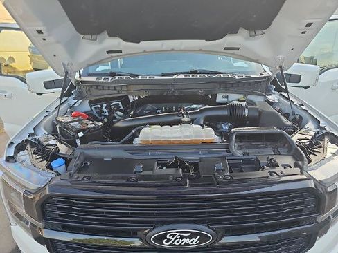 Certified 2024 Ford F150 Platinum w/ FX4 Off-Road Package AWD/4WD image 29