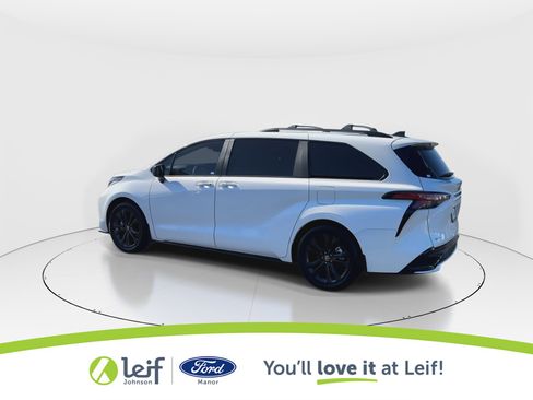 Used 2025 Toyota Sienna XSE image 6