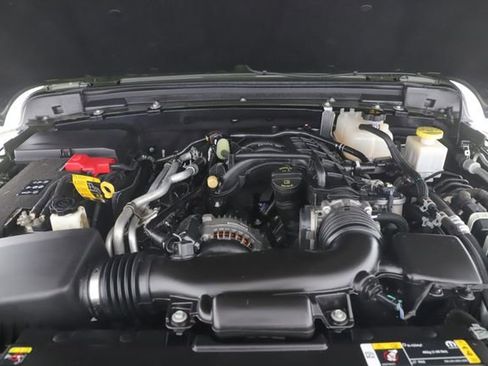 Used 2023 Jeep Gladiator Sport AWD/4WD image 15