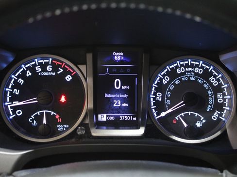 Used 2020 Toyota Tacoma SR5 w/ Technology Package AWD/4WD image 29