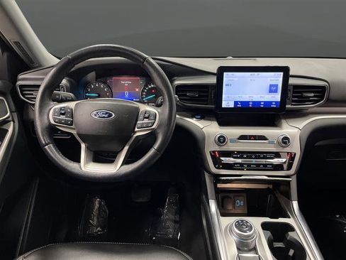 Used 2023 Ford Explorer XLT image 5