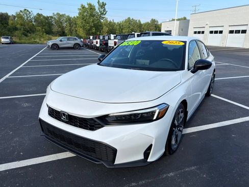 Used 2025 Honda Civic Sport image 2