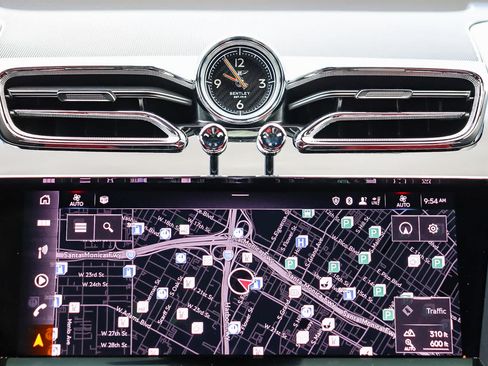 Used 2021 Bentley Bentayga AWD/4WD image 19