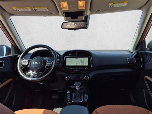 Used 2025 Kia Soul EX FWD image 16