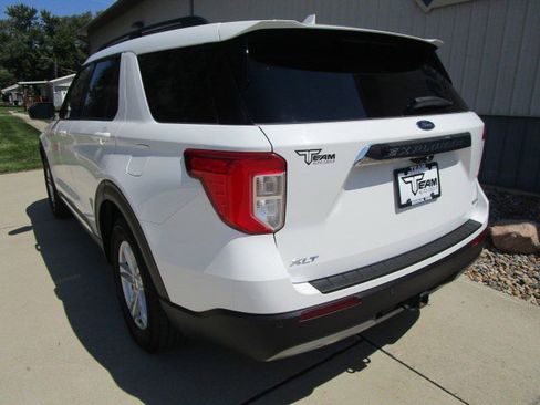 Used 2020 Ford Explorer XLT w/ Equipment Group 202A image 5