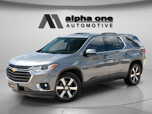 Used 2018 Chevrolet Traverse LT FWD image 1