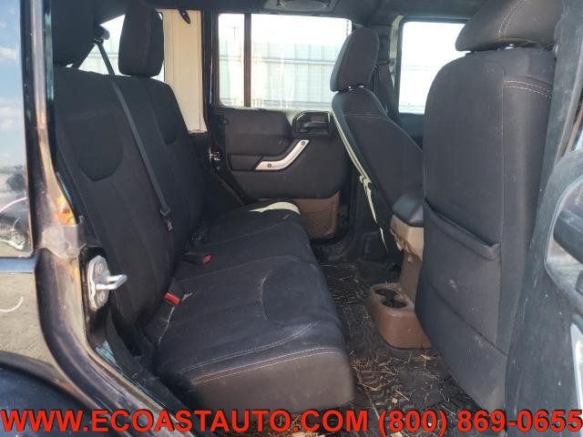 Used 2014 Jeep Wrangler Unlimited Rubicon w/ Connectivity Group AWD/4WD image 8