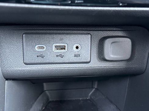 Used 2022 Buick Encore GX Select AWD/4WD image 23