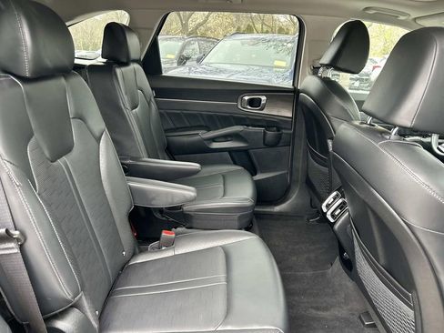 Used 2025 Kia Sorento SX AWD/4WD image 19