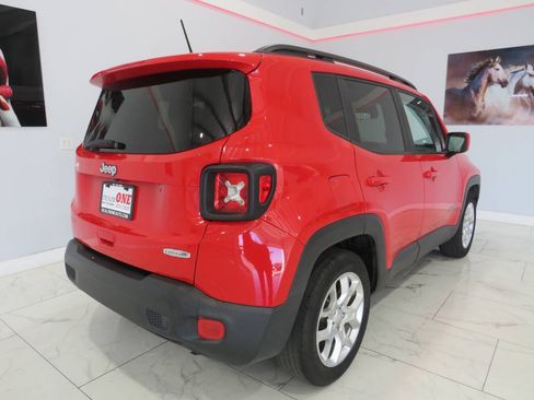 Used 2018 Jeep Renegade Latitude FWD image 4
