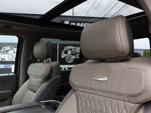 Used 2025 Ford F250 Platinum w/ Platinum Plus Package image 18