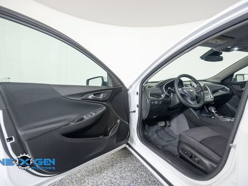 Used 2023 Chevrolet Malibu RS FWD image 9