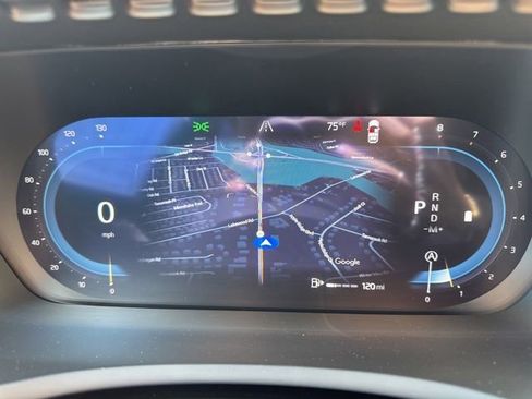 Certified 2025 Volvo XC90 B5 Plus AWD/4WD image 21