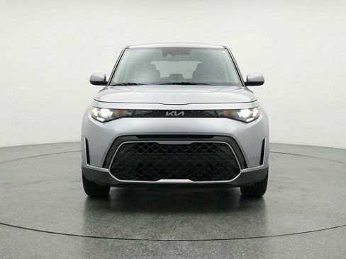 Used 2025 Kia Soul LX w/ LX Technology Package FWD image 2