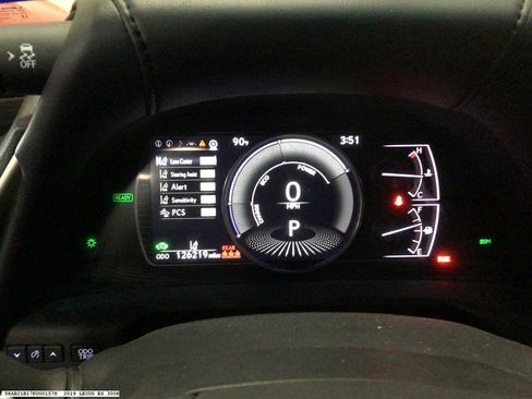 Used 2019 Lexus ES 300h Ultra Luxury w/ Accessory Package 2 image 8