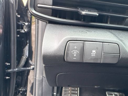 Used 2025 Hyundai Elantra Sport FWD image 14