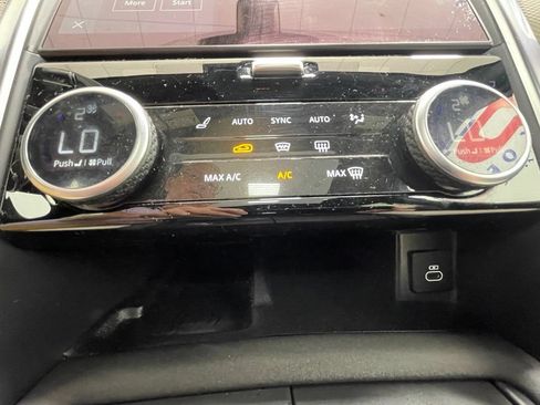 Used 2022 Land Rover Discovery HSE R-Dynamic AWD/4WD image 26