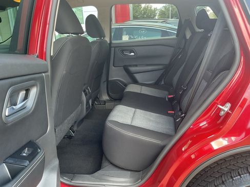Used 2025 Nissan Rogue SV FWD image 9