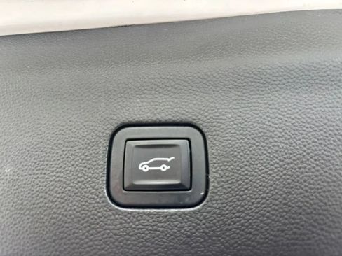 Used 2019 Buick Enclave Premium AWD/4WD image 17