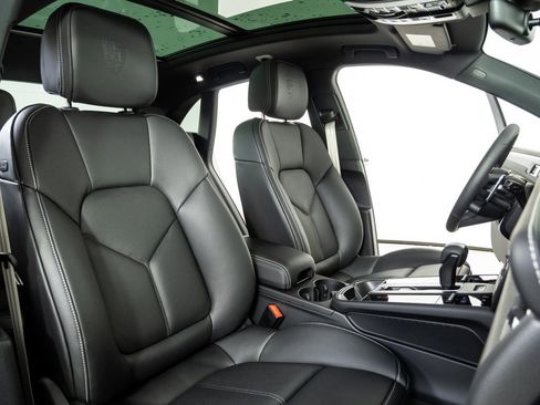 New 2026 Porsche Macan Turbo image 24