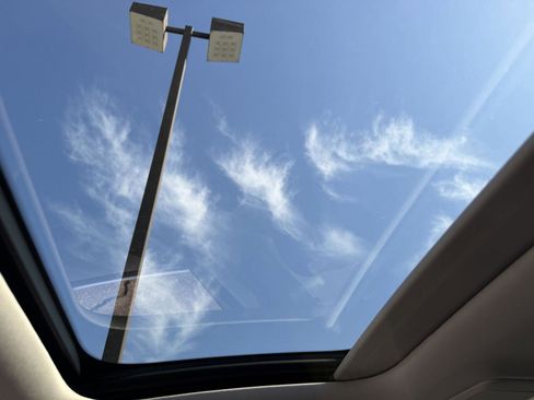 Used 2020 BMW 740i xDrive w/ Cold Weather Package image 22