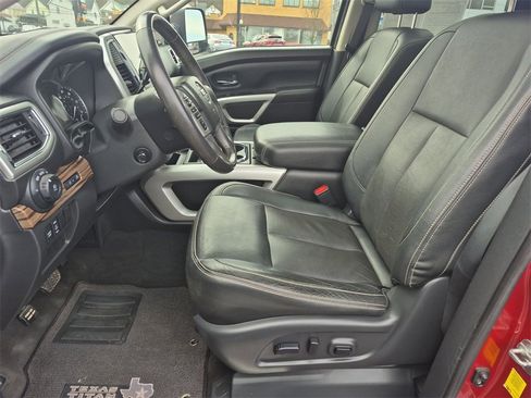 Used 2021 Nissan Titan SL w/ Moonroof Package image 18