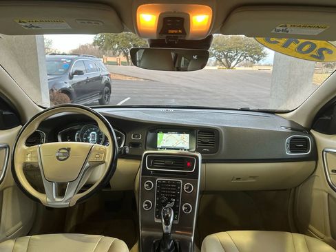Used 2015 Volvo V60 T5 Premier image 9