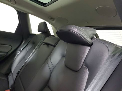 Certified 2023 Volvo XC60 B5 Plus w/ Protection Package Premier image 15