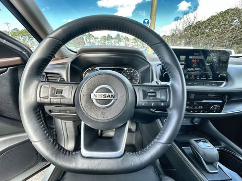 Used 2021 Nissan Rogue SL w/ Premium Package image 11