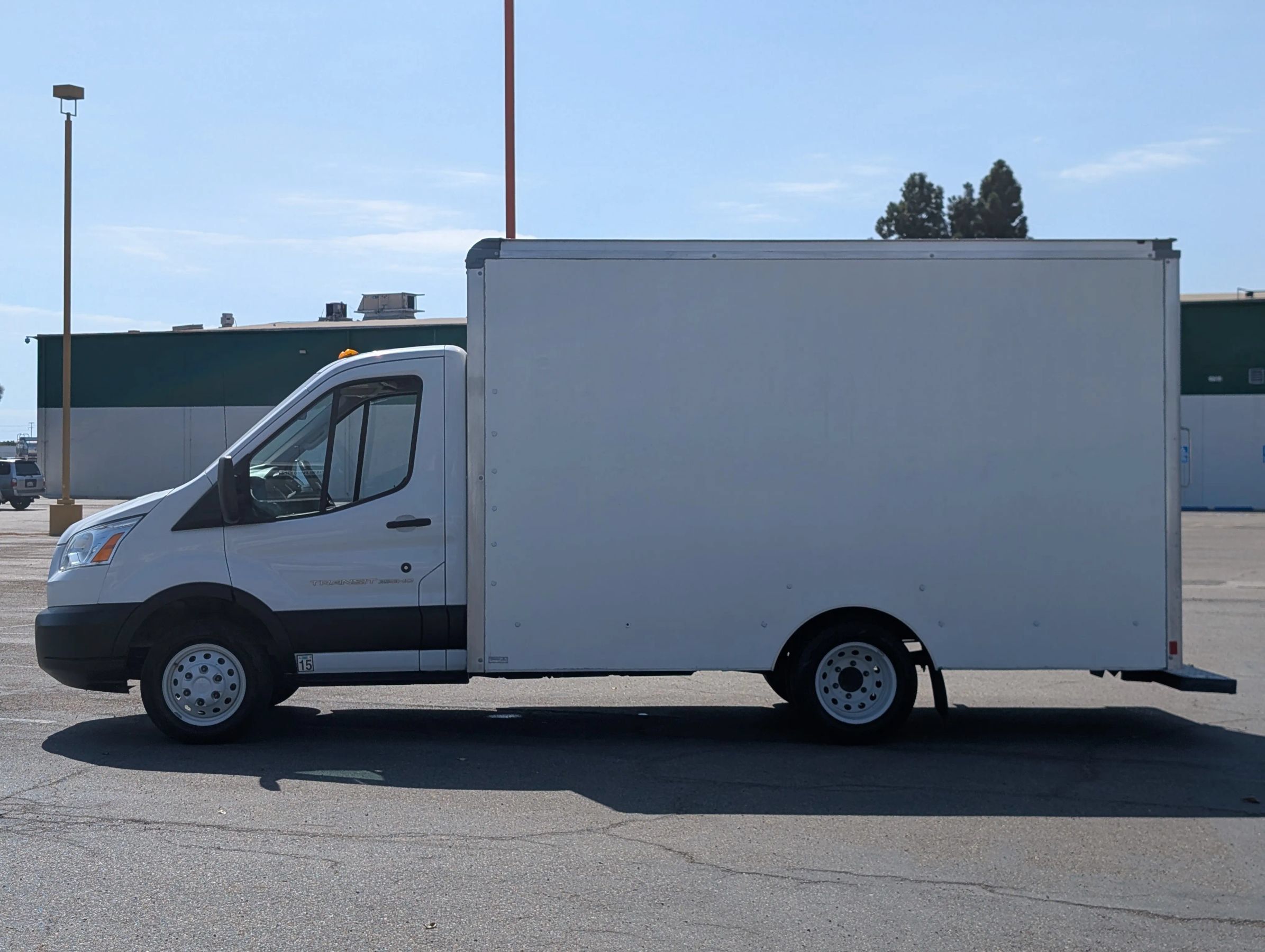 Used 2019 Ford Transit 350 138 DRW w/ Exterior Upgrade Package RWD image 4