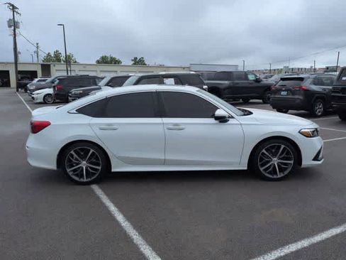 Used 2023 Honda Civic Touring image 9