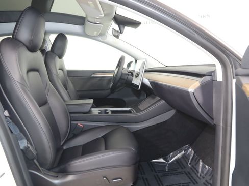 Used 2023 Tesla Model Y Long Range image 14