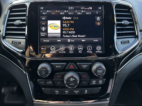 Used 2020 Jeep Grand Cherokee Trailhawk image 30