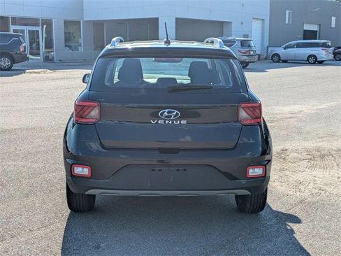Used 2023 Hyundai Venue SEL image 4