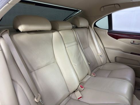Used 2012 Lexus LS 460 w/ Comfort Pkg image 37
