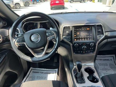 Used 2017 Jeep Grand Cherokee Laredo AWD/4WD image 20