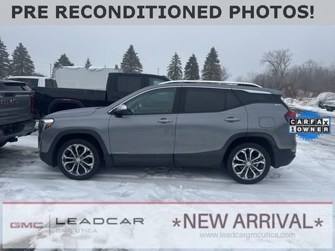 Used 2020 GMC Terrain SLT w/ Preferred Package image 2