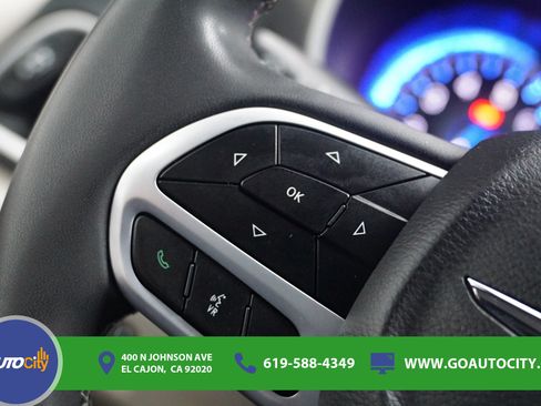 Used 2022 Chrysler Pacifica Touring-L FWD image 21