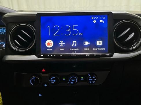 Used 2016 Toyota Tacoma SR5 w/ SR5 Appearance Package (SN) AWD/4WD image 16