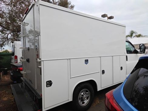 Used 2023 Chevrolet Express 3500 w/ Power Convenience Package RWD image 3