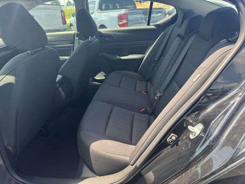 Used 2025 Nissan Altima 2.5 SV FWD image 6