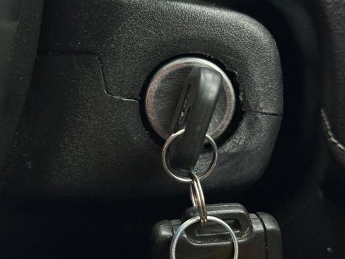 Used 2018 GMC Canyon SLE image 24